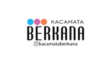 Shop Assistant di Berkana Eyewear Store