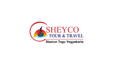 Karyawan Counter Stasiun di Sheyco Tour dan Travel
